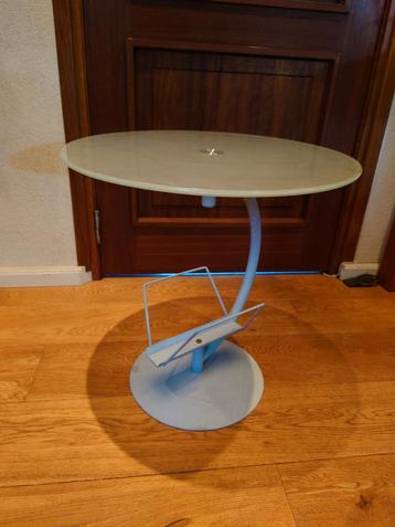 Bijzettafel (+lectuurhouder) van Kokoon Design (51,5H x50B)! beschikbaar voor biedingen