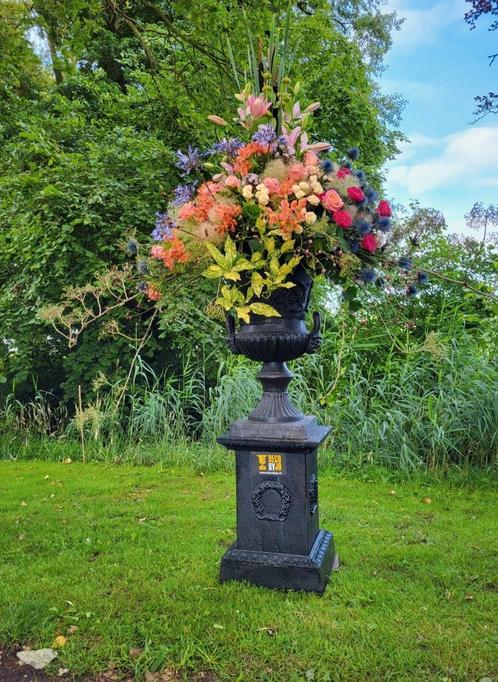 Gietijzeren tuinvazen tuinvaas bloempot bloembak op sokkel, Tuin en Terras, Tuinvazen, Nieuw, Ophalen