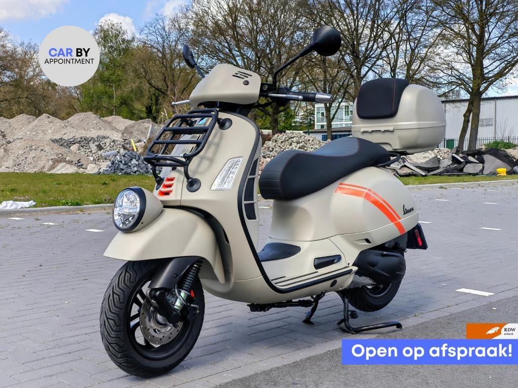 Piaggio Vespa 300cc GTV HPE 722 KM 2025 EX BTW  NIEUW STAAT, Nieuw, Bedrijf, Minimaal motorrijbewijs A2, Automaat