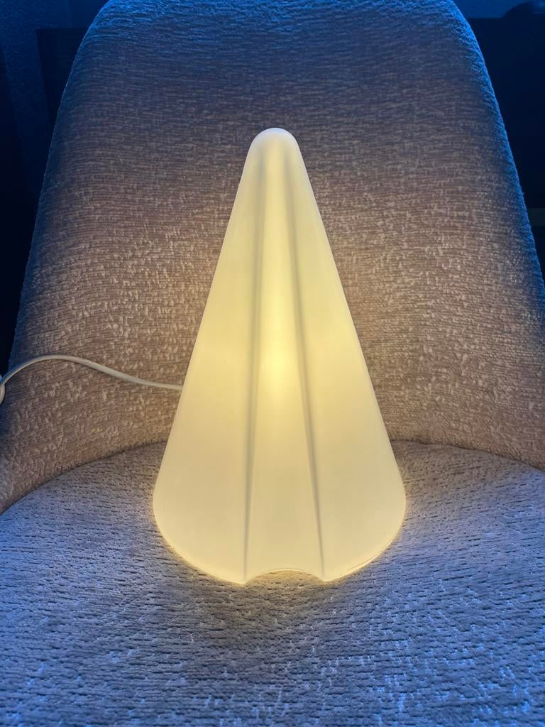 TeePee witte glazen tafellamp SCE France, Huis en Inrichting, Lampen | Tafellampen, Ophalen, 1990s TeePee witte glazen tafellamp SCE France