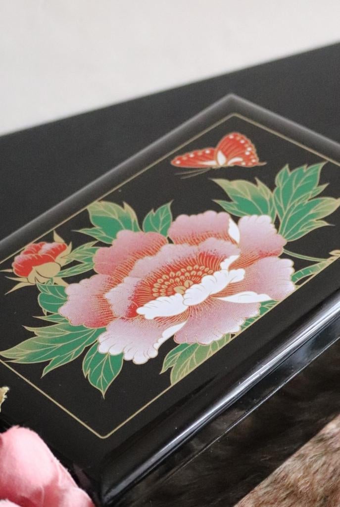 Vintage zwart sieradenkistje met bloem en vlinder, Ophalen of Verzenden