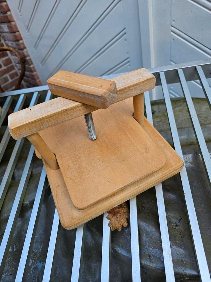 Bloemenpers van hout., Hobby en Vrije tijd, Knutselen, Ophalen of Verzenden