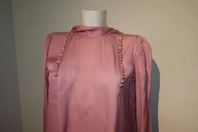 Brigitte Herskind chique top roze kolletje strik nek knopenM, Kleding | Dames, Maat 38/40 (M), Verzenden, Zo goed als nieuw, Lange mouw