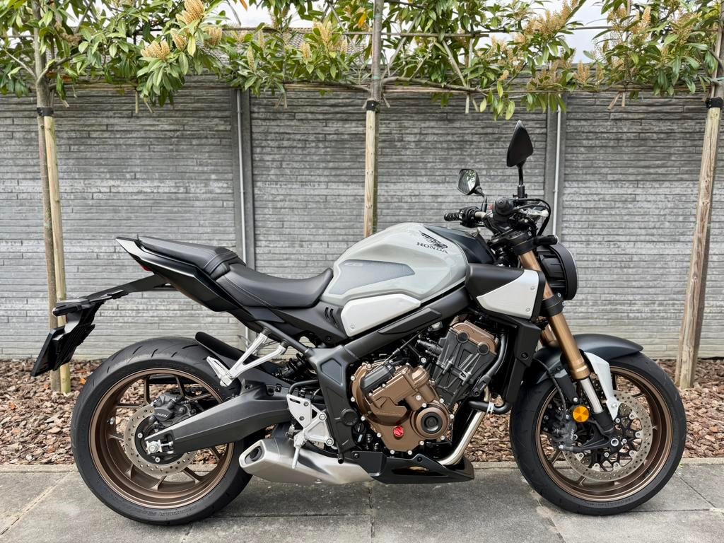 Honda CB650R E-CLUTCH / 2024 / Garantie tm 2030 / A2 - 35KW, Motoren, 4 cilinders, 649 cc, Handgeschakeld, 12 t/m 35 kW