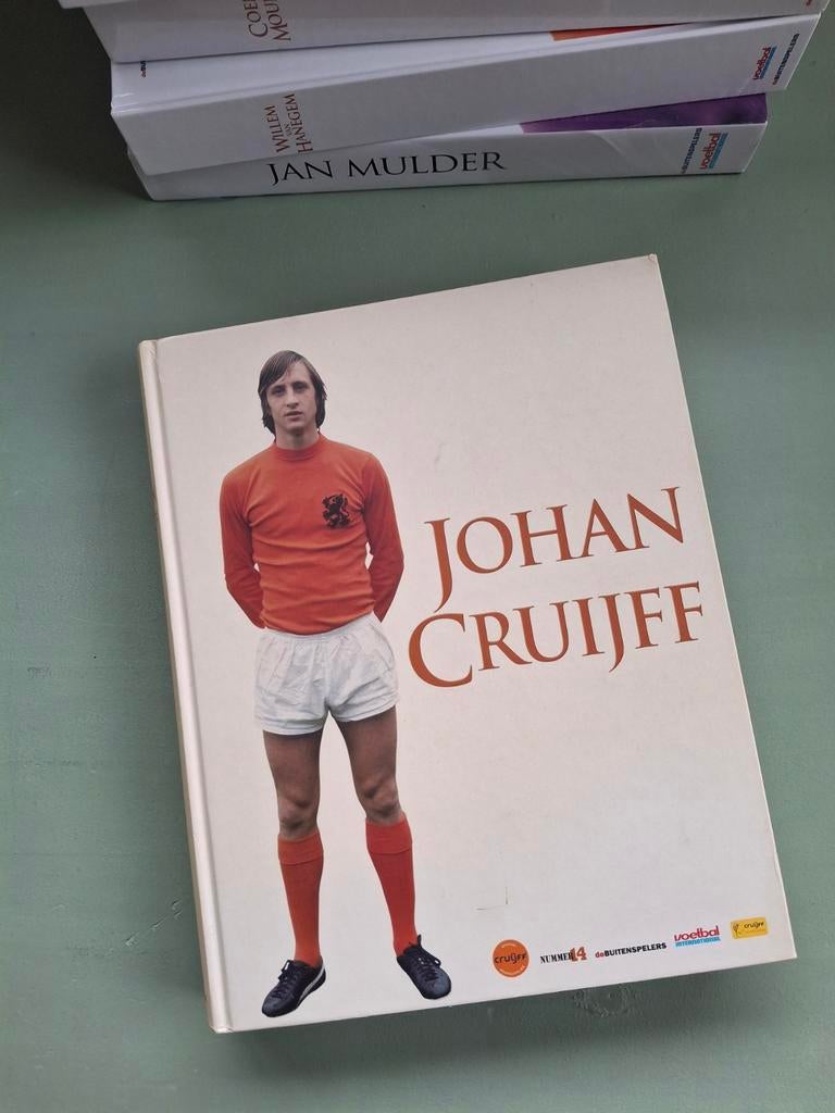 Johan Cruijff de Buitenspelers VI en andere titels, Boeken, Ophalen, Nieuw, Balsport