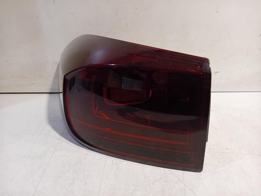 Achterlicht links buiten Volkswagen Tiguan, Onderdelen@venauto.nl, Van der Ven Autorecycling B.V., Gebruikt, Ettenseweg 76, 4706 PB Roosendaal, The Netherlands