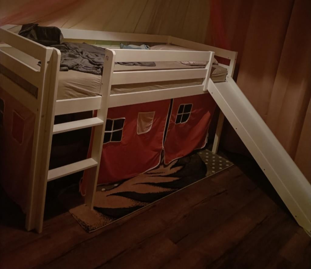 Bed, Kinderen en Baby's, Kinderkamer | Bedden, Ophalen, 85 tot 100 cm, Zo goed als nieuw, Matras