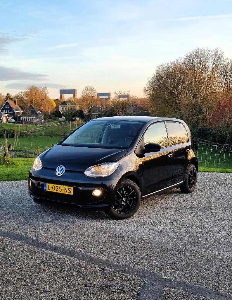 Volkswagen up! 1.0 2013 Zwart Airco/Stoel vw/LM/Brake assist, Auto's, Volkswagen, Voorwielaandrijving, Stof, Up!, 840 kg