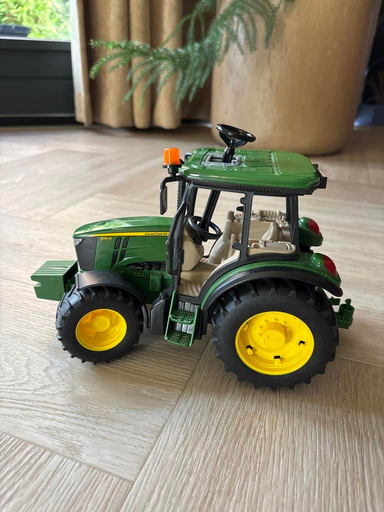 Bruder John Deere 5115M Speelgoed Tractor, Ophalen of Verzenden, Zo goed als nieuw