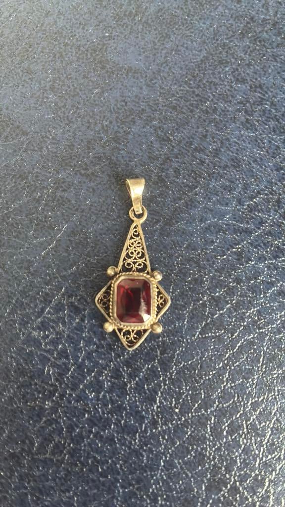 Zilver filigraine hanger met rode steen/strass, Ophalen of Verzenden, Gebruikt, Rood, Zilver