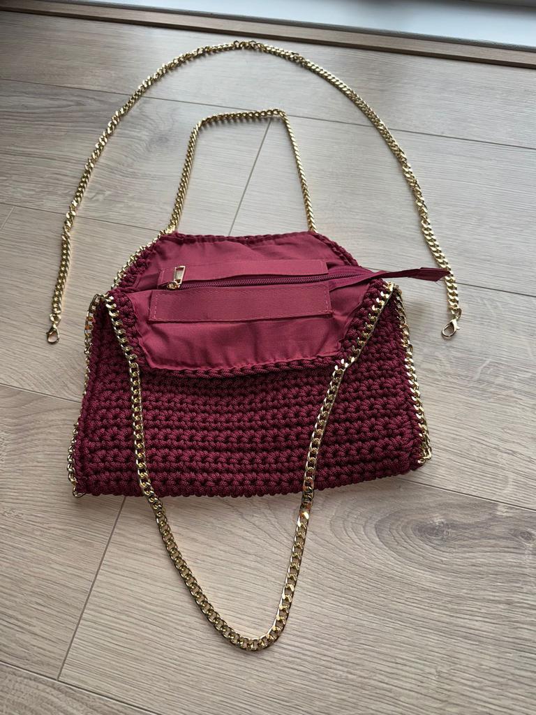 Bordeauxrode gehaakte tas met gouden ketting, Ophalen of Verzenden, Nieuw, Overige kleuren, Schoudertasje