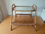 Vintage rotan bijzettafel met glazen blad, Overige materialen, Minder dan 55 cm, Gebruikt, Ovaal
