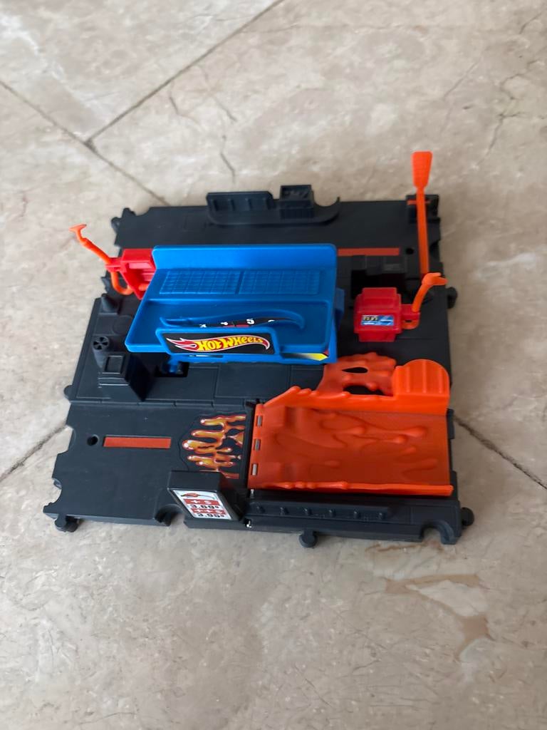 Hot Wheels tankstation., Ophalen, Onderdelen, Zelf te bouwen, Zo goed als nieuw