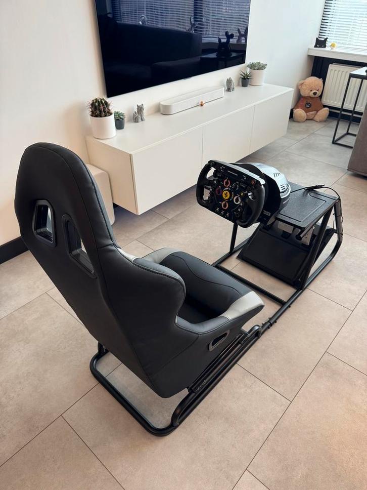 Race simulator met Thrustmaster T300 RS GT en Ferrari stuur, Spelcomputers en Games, Spelcomputers | Overige Accessoires, Zo goed als nieuw