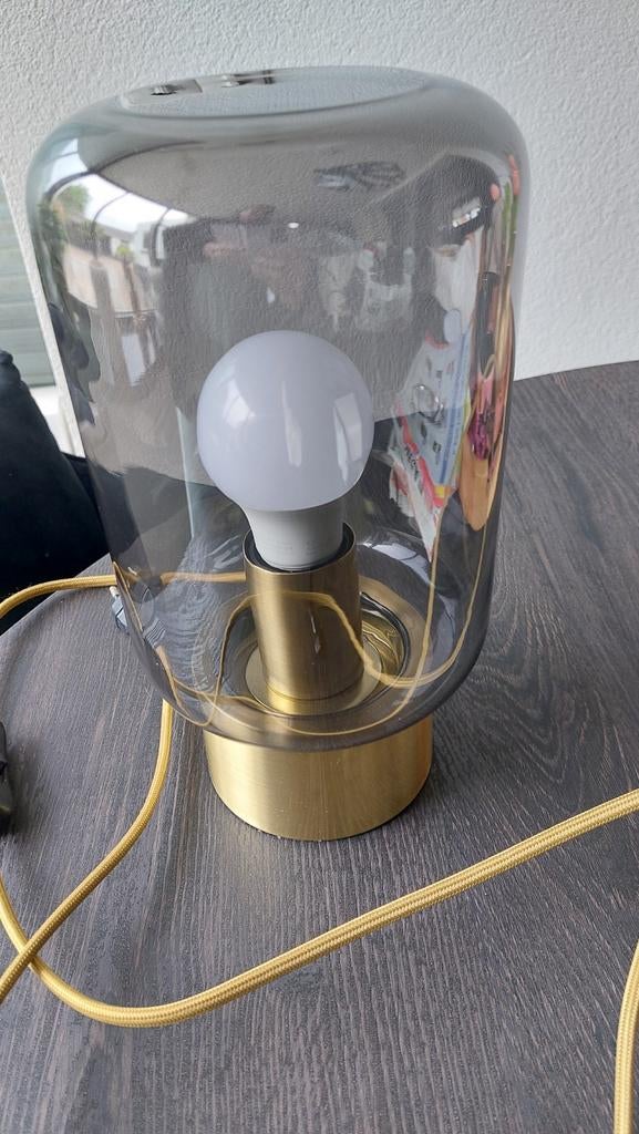 Tafellamp met rookglas en goudkleurige voet, Ophalen, Minder dan 50 cm