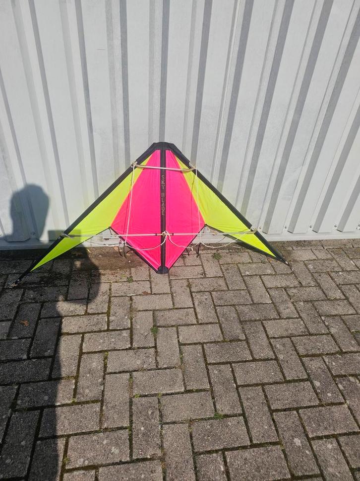 Sky Blade Stunt Vlieger zonder lijnen 155x75 cm, Sport en Fitness, Vliegeren, Gebruikt, Vlieger, Tweelijns, Ophalen of Verzenden