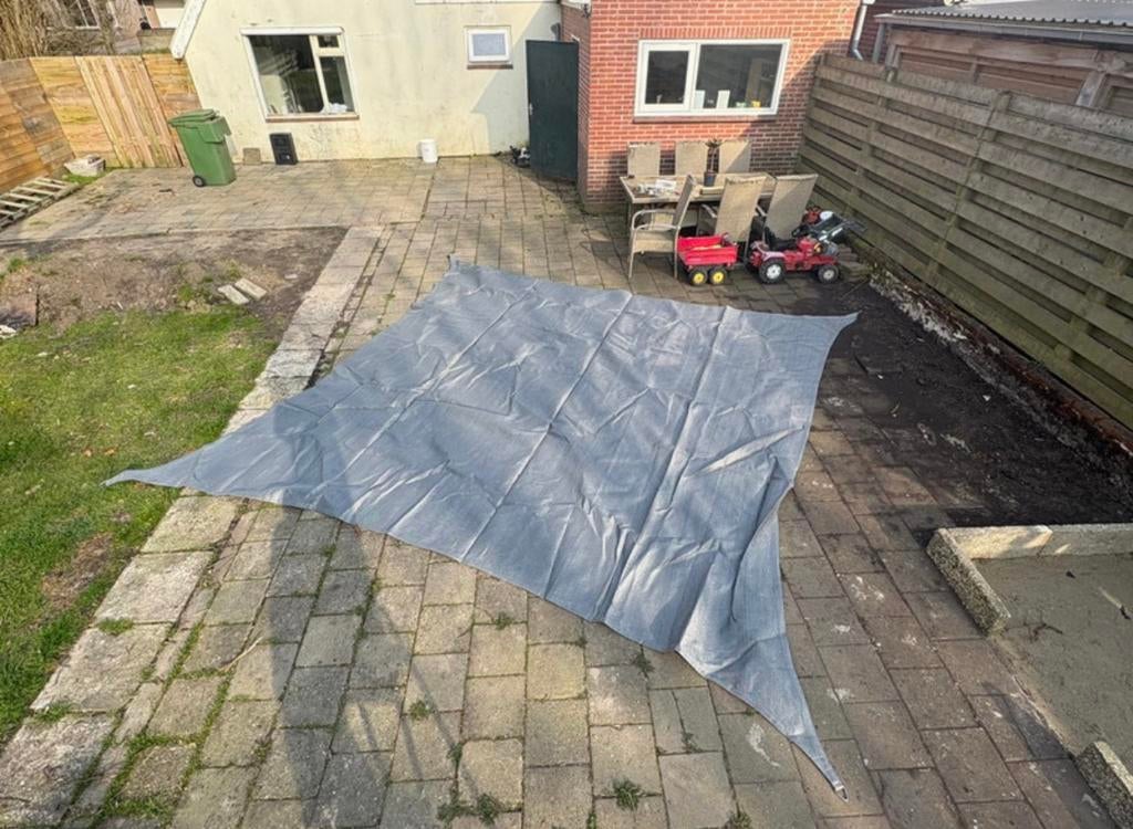 grijs schaduwdoek van 5x5 meter inclusief alle toebehoren, Ophalen of Verzenden, Nieuw