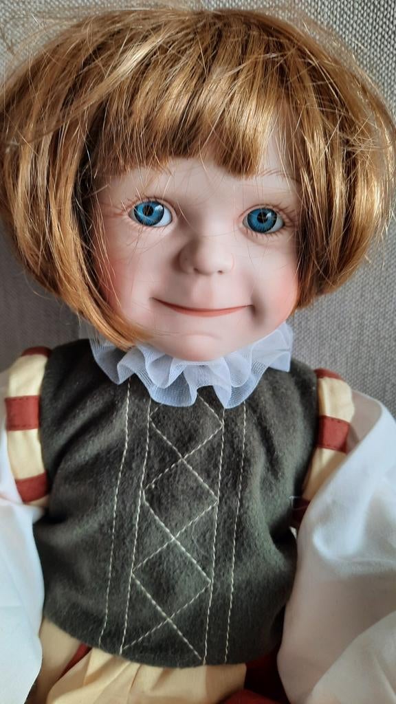 Vintage een Kathy Hippensteel porseleine pop
Merkteken in de, Verzamelen, Poppen, Ophalen of Verzenden, Zo goed als nieuw, Pop