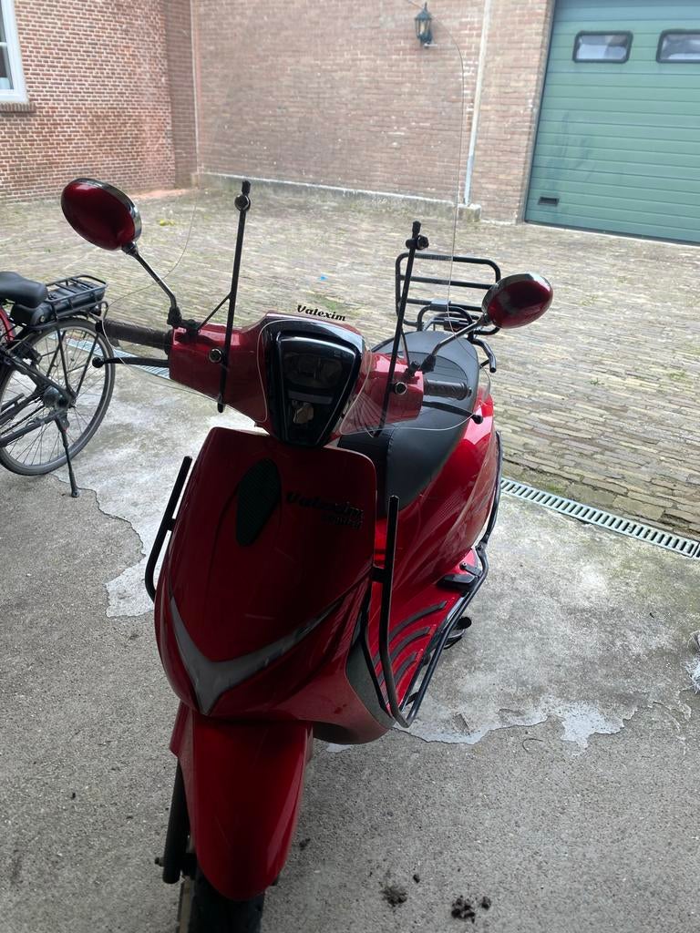 Valexim Special Edition Cherry red 2025 Scooter, Ophalen, Gebruikt, Maximaal 45 km/u, Benzine