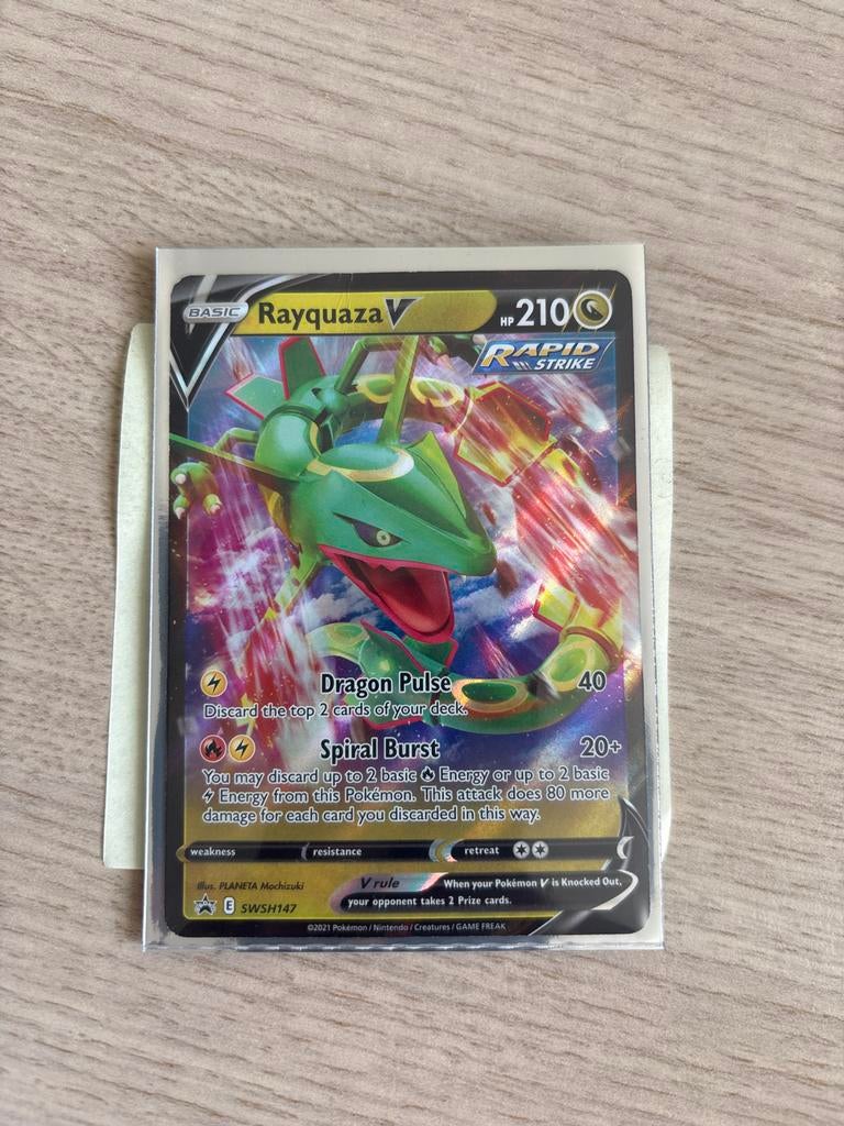 Pokémon Kaart Rayquaza V SWSH147 - Zo goed als nieuw, Ophalen of Verzenden, Zo goed als nieuw, Losse kaart