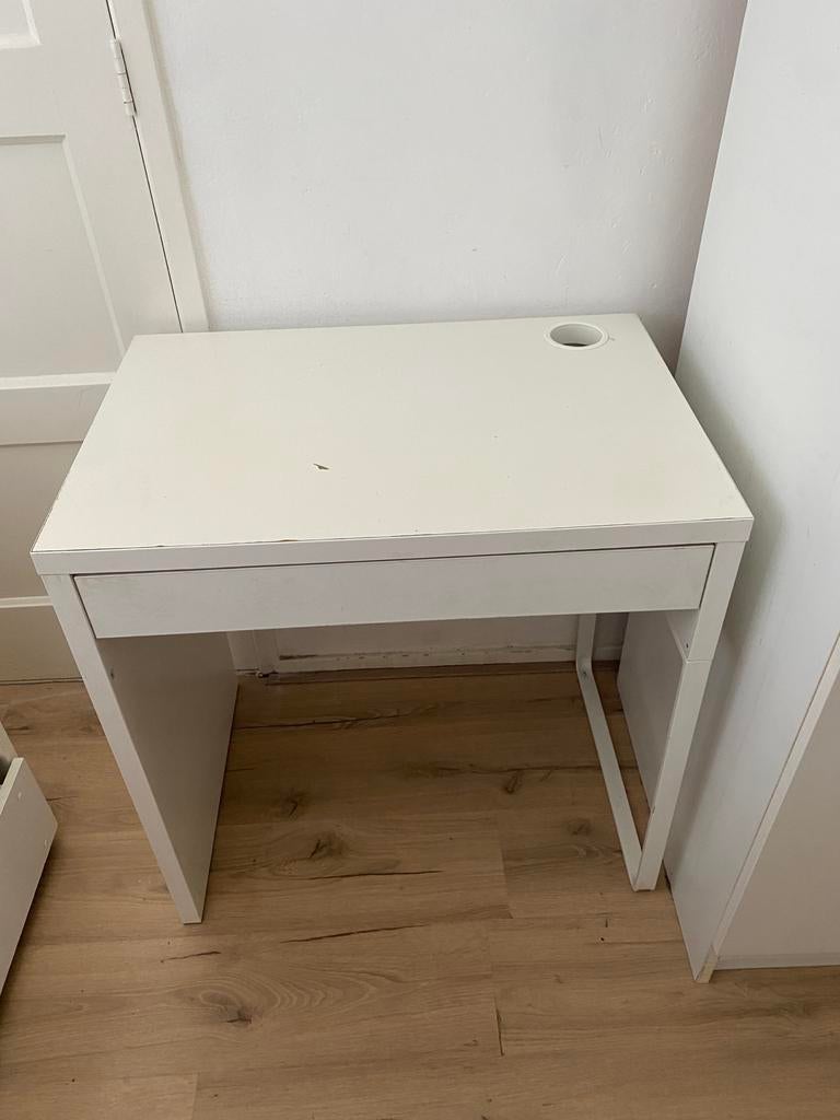 Micke Ikea bureau met gebruikssporen, Gebruikt, Met lades, Spaanplaat of MDF, Ophalen of Verzenden