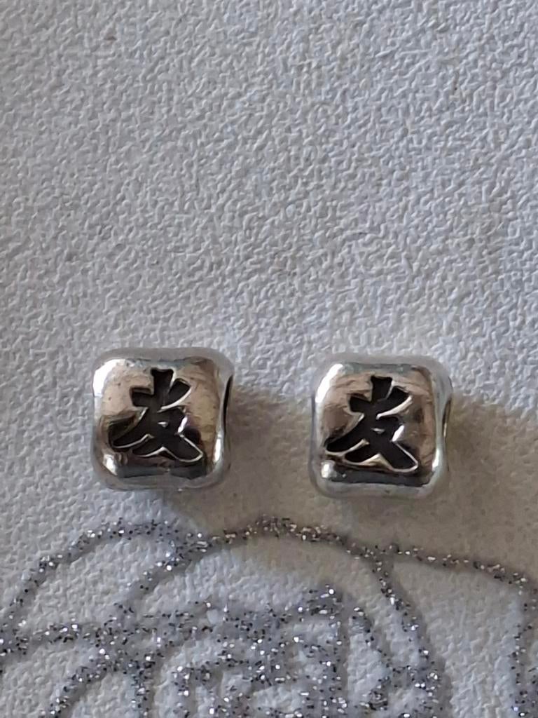 Pandora chinees teken voor vriendschap. 2x, Verzenden, Pandora, Zo goed als nieuw, 2 of 3 bedels