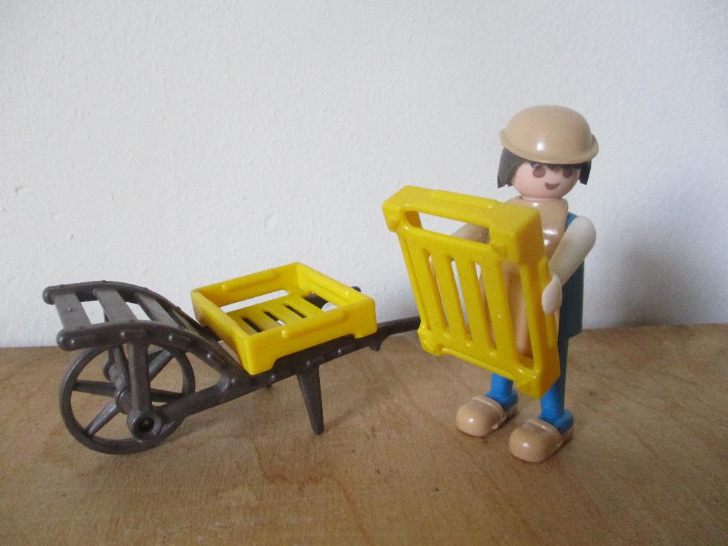 Playmobil 3369 boer met kruiwagen en kratjes, vintage, Ophalen of Verzenden, Gebruikt, Complete set