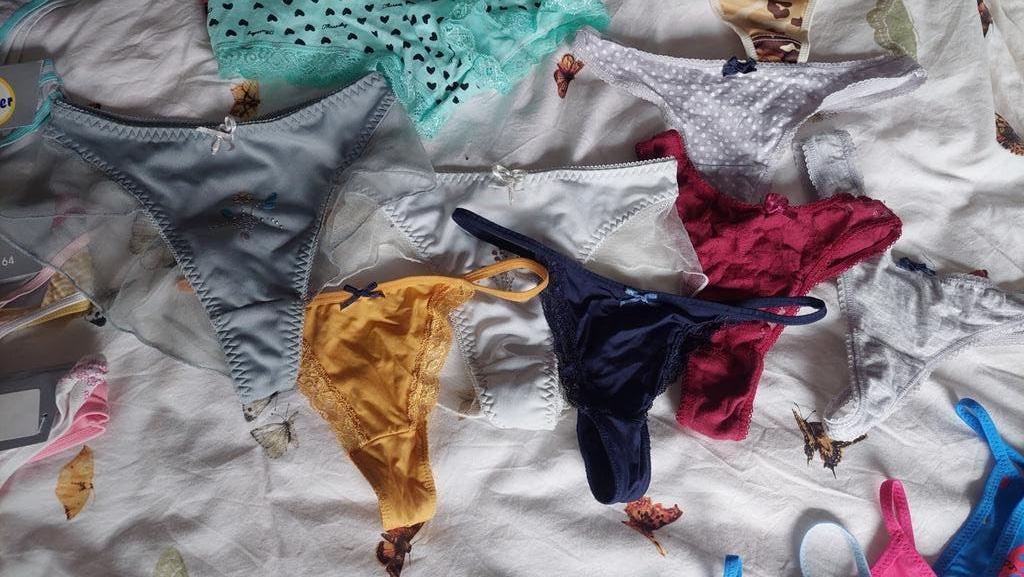 Setje van 7 strings in maat XS en XXS, Kleding | Dames, Ondergoed en Lingerie, Verzenden, String