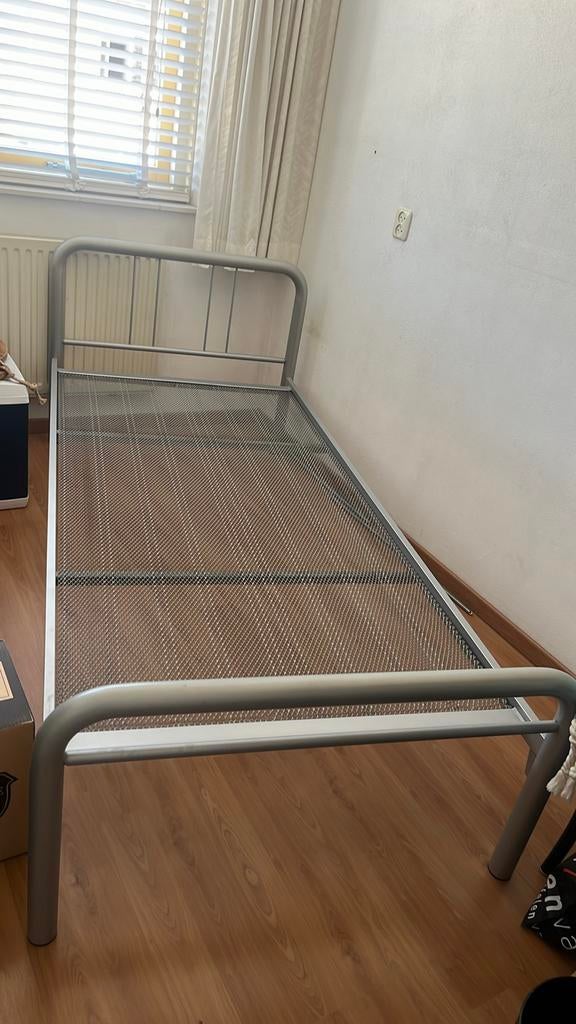Metalen eenpersoonsbed met spiraal, Ophalen, Gebruikt, 90 cm, Eenpersoons