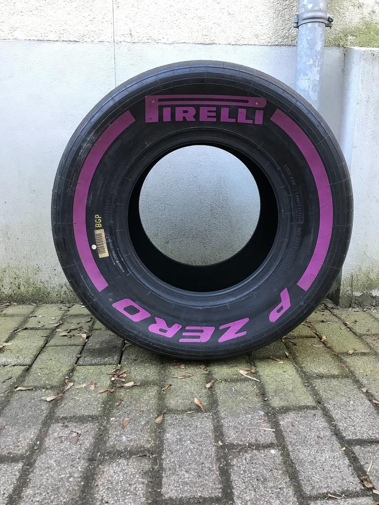 Formule 1 Pirelli Ultrasoft band 2016, Verzamelen, Ophalen of Verzenden, Gebruikt