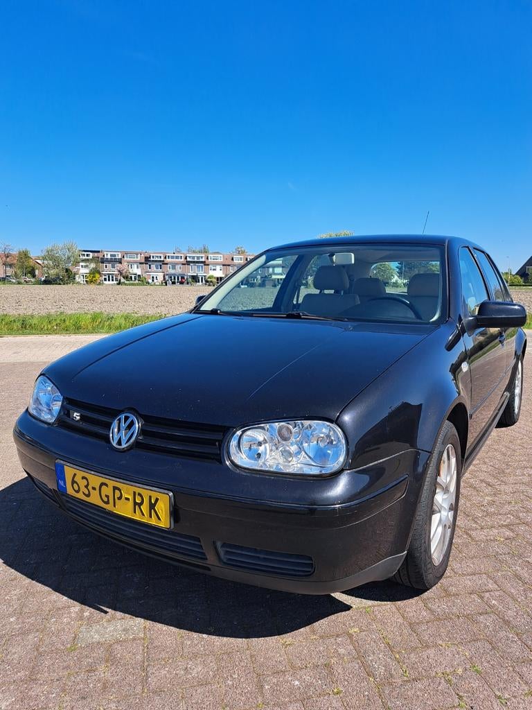 Volkswagen Golf 2.3 V5 125KW 2001 Zwart, Auto's, Voorwielaandrijving, Zwart, 170 pk, 1500 kg