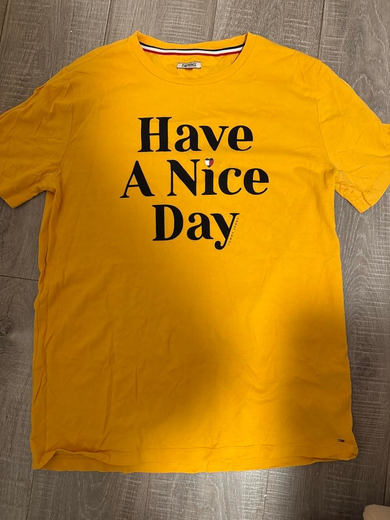Tommy Hilfiger T-shirt Geel 'Have a Nice Day' Maat L, Geel, Maat 42/44 (L), Ophalen of Verzenden, Korte mouw