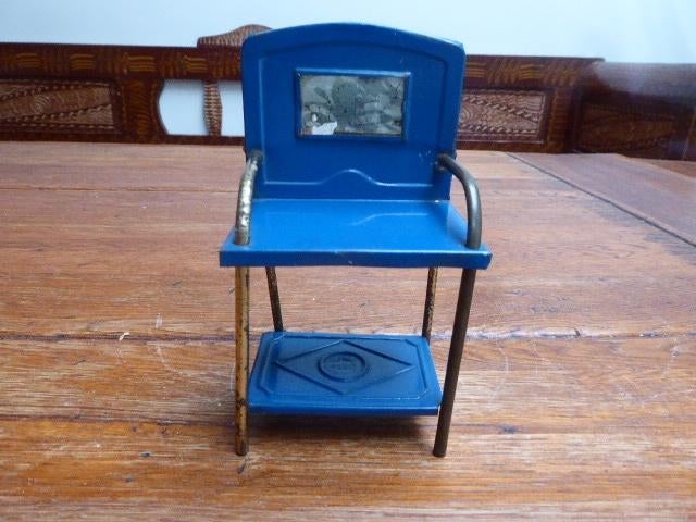 Een antiek toilettafeltje, poppenhuis, Verzamelen, Poppenhuizen en Toebehoren, Ophalen of Verzenden, Gebruikt, Poppenhuis