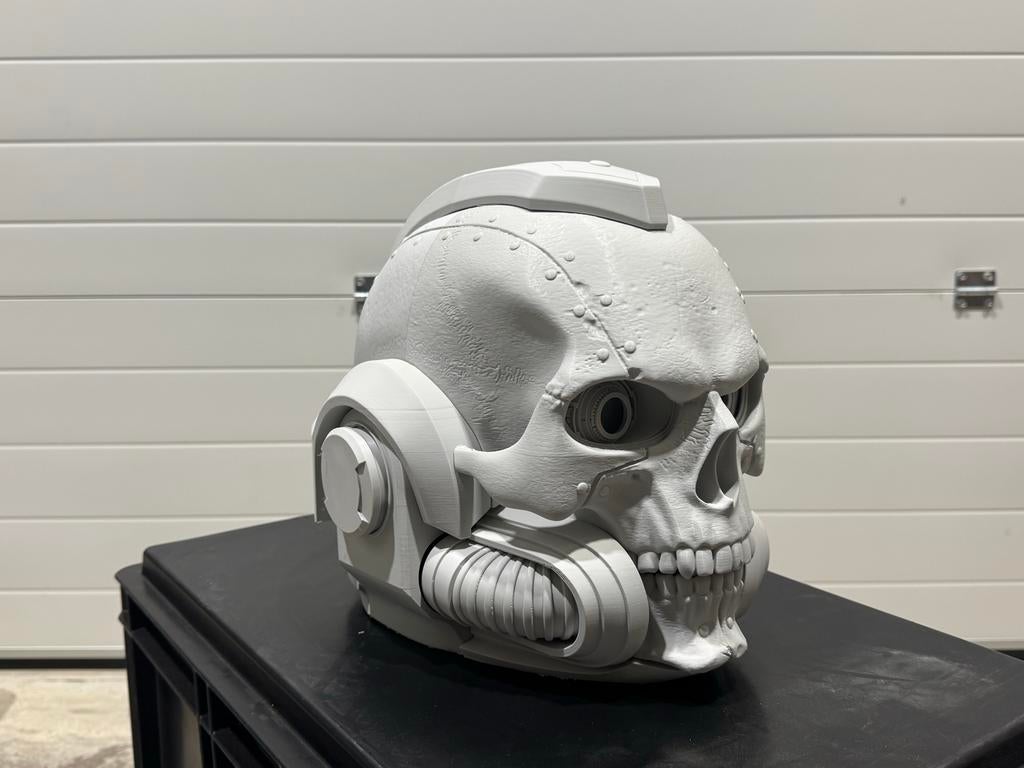Warhammer helm 3D print, Hobby en Vrije tijd, Kostuums, Theaterbenodigdheden en LARP, Nieuw, Toneelattributen of Onderdelen, Ophalen of Verzenden