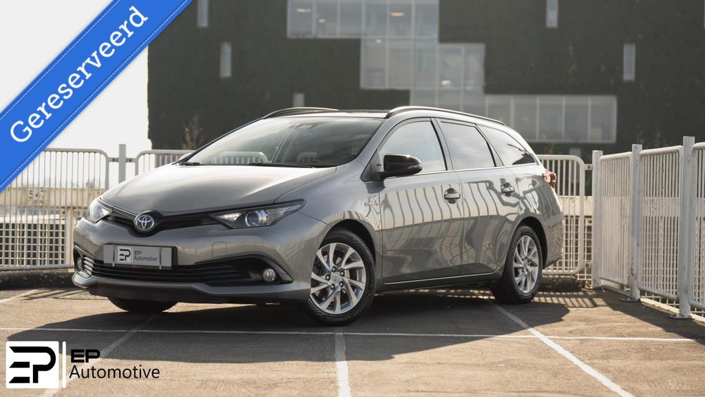 Toyota Auris Touring Sports 1.8 Hybrid Executive BlackPack, Gebruikt, Origineel Nederlands, Hybride Elektrisch/Benzine, Te koop