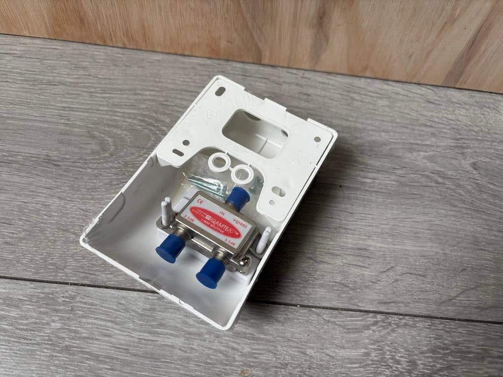 UPC Coax Verdeler - QAMTEX 2-weg splitter, Ophalen of Verzenden, Nieuw, Minder dan 2 meter, Overige kabels