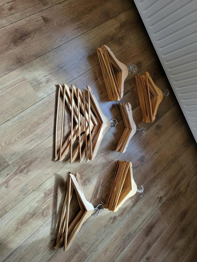 Partij houten kledinghangers, Ophalen of Verzenden, Zo goed als nieuw, Hout, Kinderen