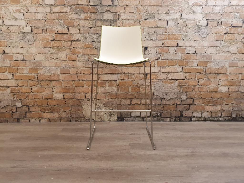 Arper Catifa 46 Bar Stool Sled groen/wit bij TheReSales, Huis en Inrichting, Barkrukken, Ophalen of Verzenden, Zo goed als nieuw