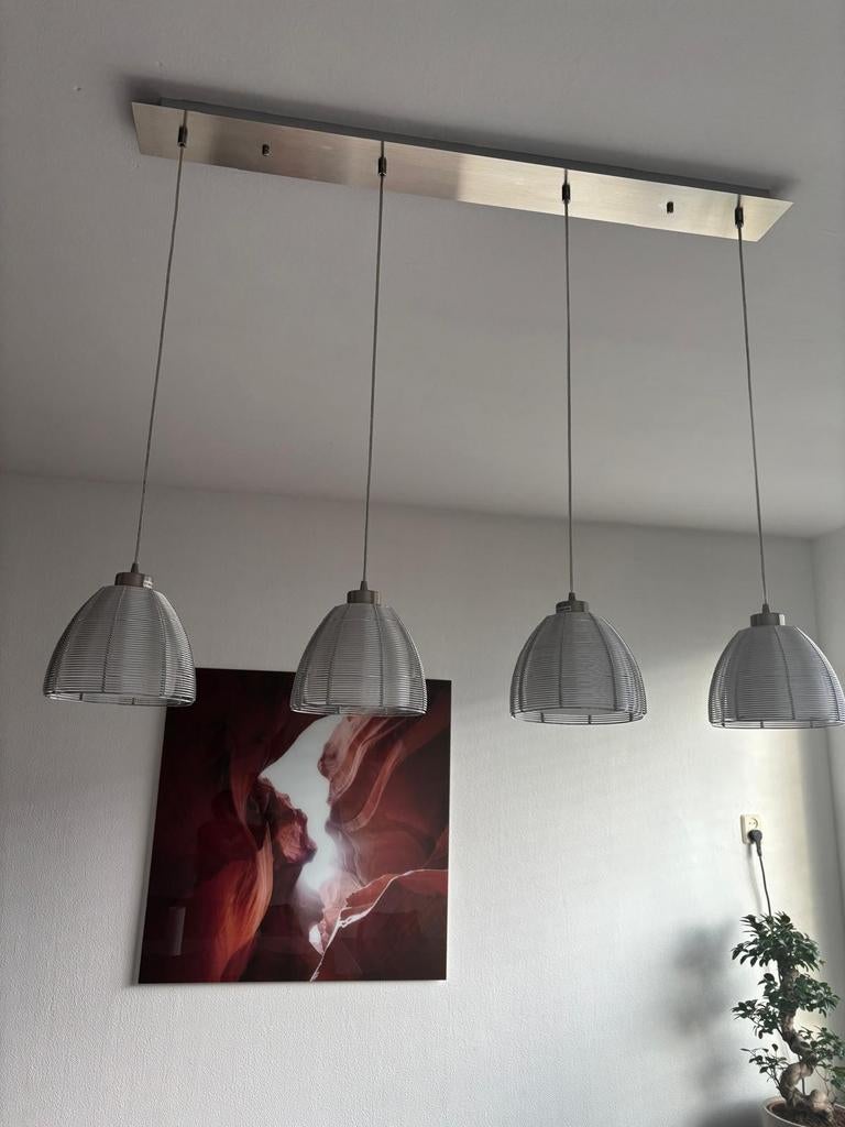 Moderne hanglamp met 4 lichtpunten Van den Heuvel lamp, Huis en Inrichting, Lampen | Hanglampen, Ophalen, Gebruikt, Modern, Metaal