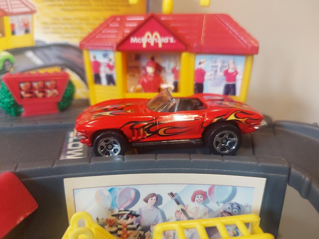 Hotwheels McDonald's Drive Thru Set Corvette, Ophalen of Verzenden, Nieuw, Auto