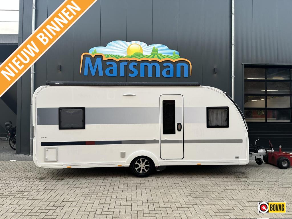 Adria Adora 522 UP Compleet - Black Pakket, Rondzit, Kachel, 5 tot 6 meter, 1250 - 1500 kg