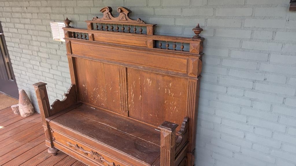 Houten kerkbank met opbergruimte, Ophalen