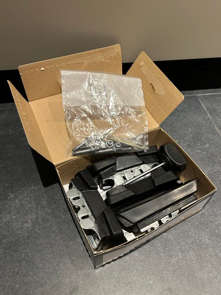 Thule kit 187093 voor BMW 1-Serie (F40), Ophalen of Verzenden, Zo goed als nieuw