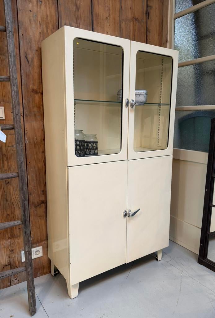 Vintage apothekerskast | Medicijnkast | Witte vitrinekast, Antiek en Kunst, Ophalen