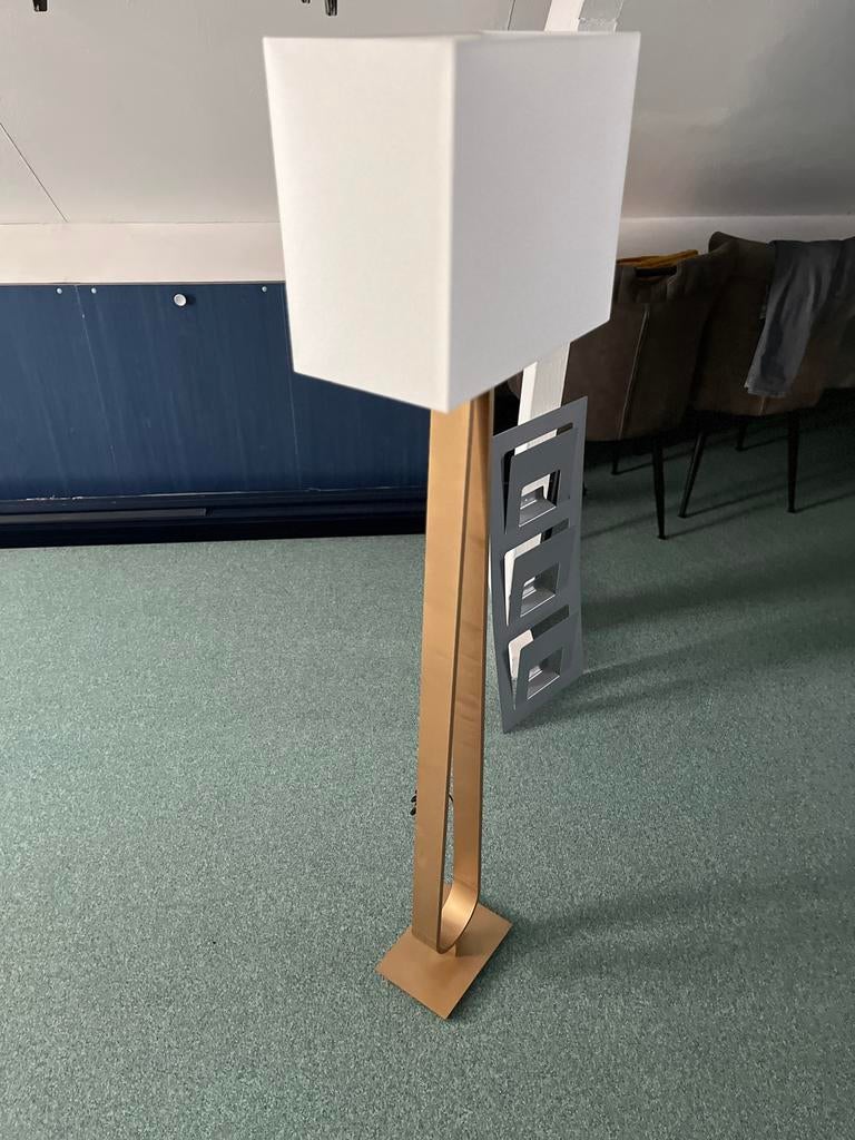 Moderne staande lamp met witte kap, Huis en Inrichting, Ophalen, Zo goed als nieuw, Metaal, 100 tot 150 cm