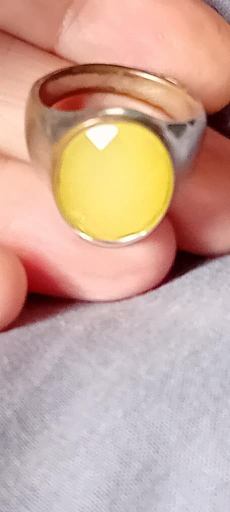 Oude koperen ring met gele steen, Ophalen of Verzenden, Overige materialen, Dame of Heer, Met edelsteen