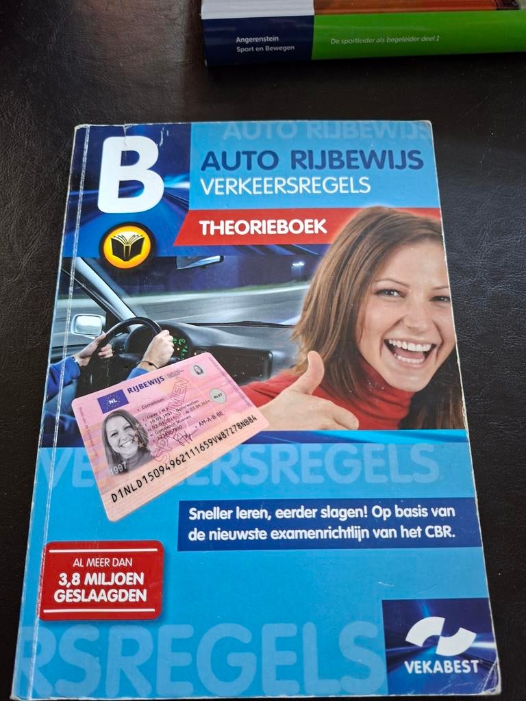 Vekabest Auto Rijbewijs B Theorieboek Verkeersregels, Ophalen of Verzenden, Gelezen, Algemeen, Vekabest