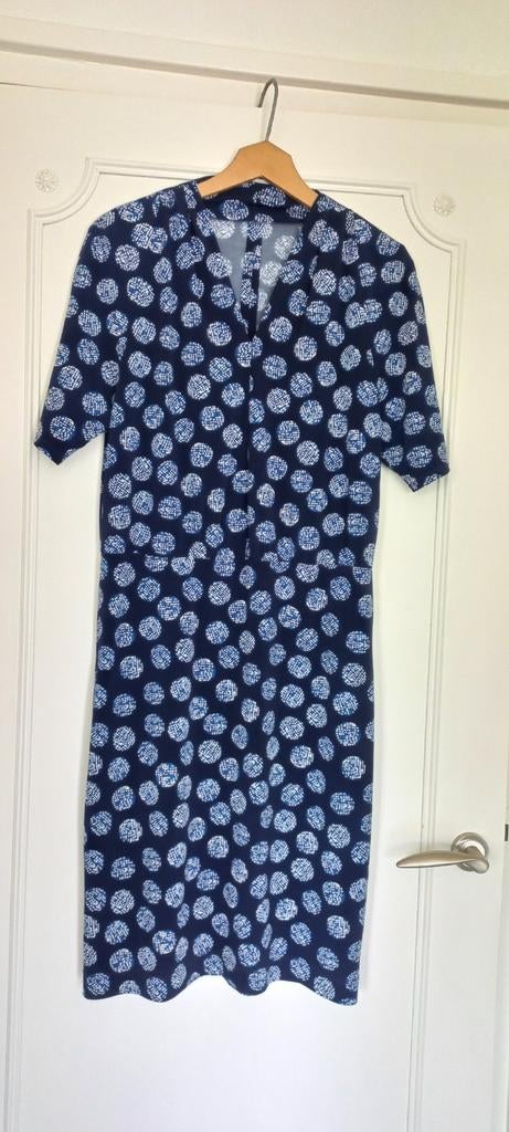 Donkerblauwe jurk met stippen, Maat 38/40 (M), Blauw, Ophalen of Verzenden, Knielengte