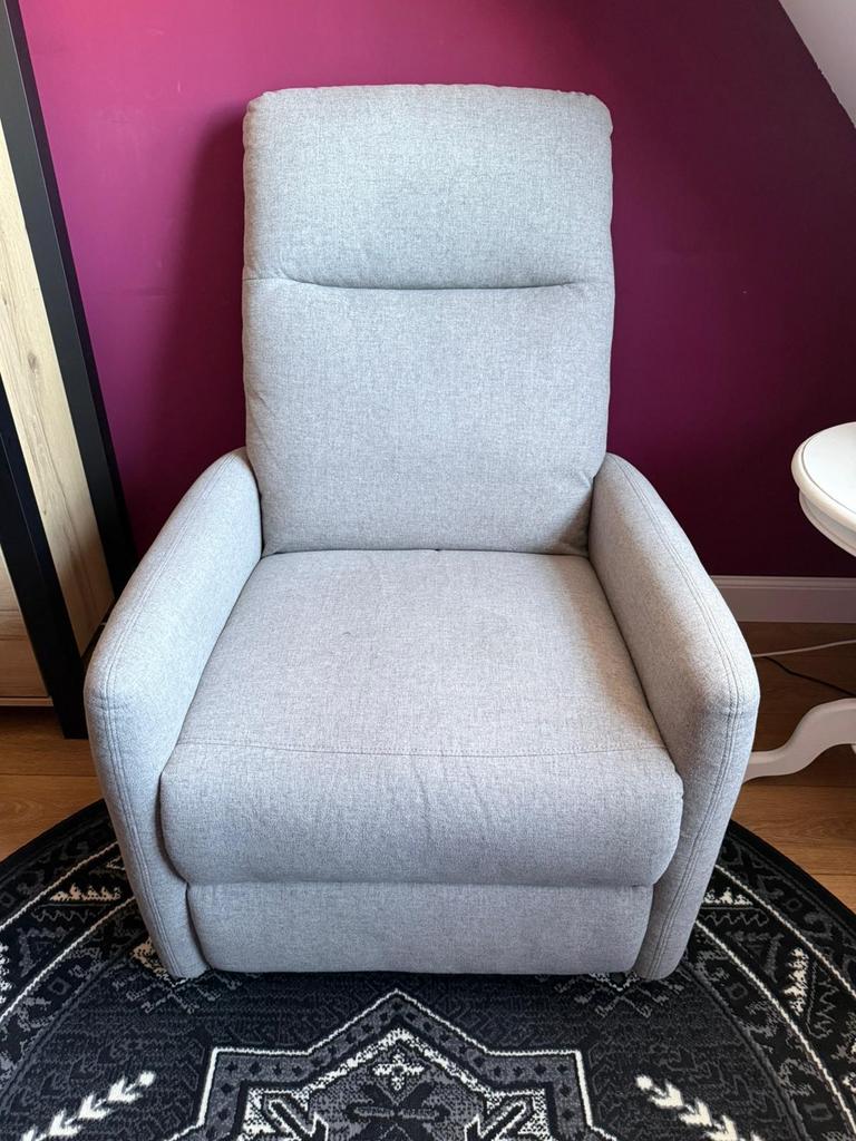 Elektrische fauteuil VONSILD van Jysk – grijs, Huis en Inrichting, Fauteuils, Ophalen, Gebruikt, Stof, 75 tot 100 cm
