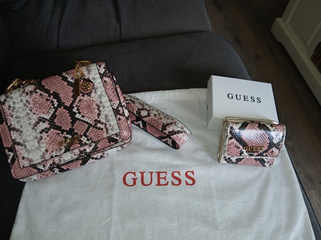 Guess tas met bijpassende portemonnee, Ophalen, Zo goed als nieuw, Wit, Handtas